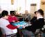 高齢者施設を訪問し、マージャン、将棋などを通じて入所する高齢者との交流を行っているの画像
