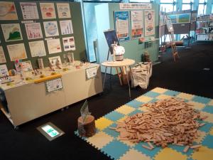 積み木と発電体験