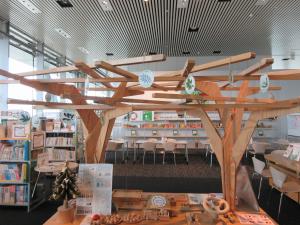 新緑の展示は、センター内中央にあります
